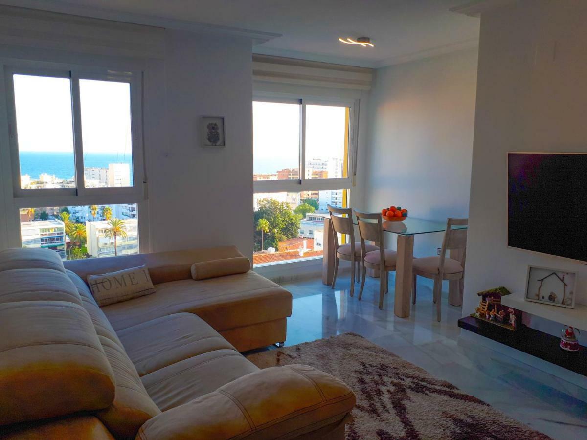 Apartamento Atico Duplex con vistas al mar. Dos plazas de garaje Torremolinos Exterior foto